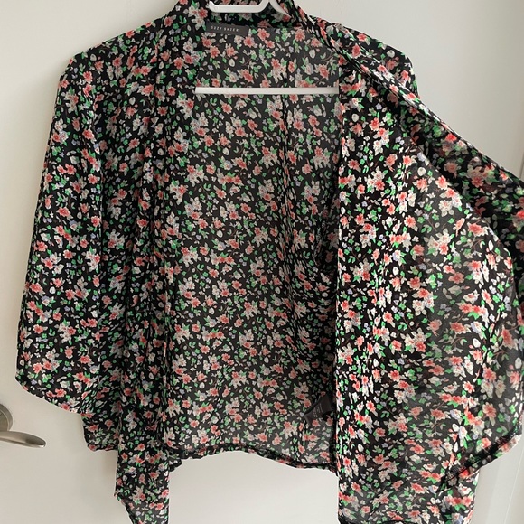 Sheer floral patterned kimono - Picture 3 of 5